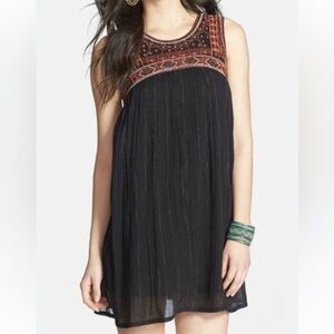 FREE PEOPLE Woman’s Black Embroidered Bib Shift Dress Sz 2.    33length